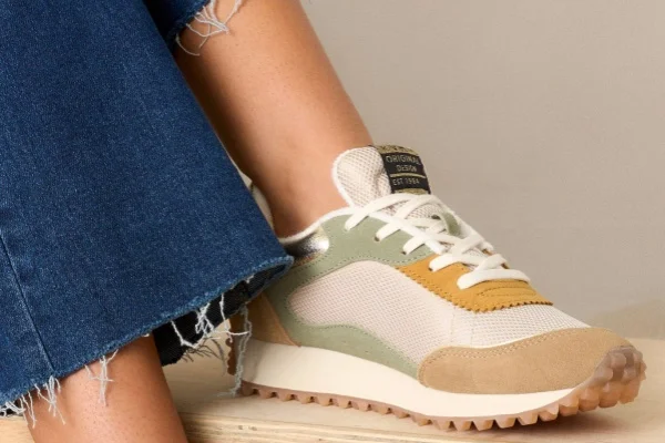 Versatile Women's Sneakers: Perfect for Any Outfit