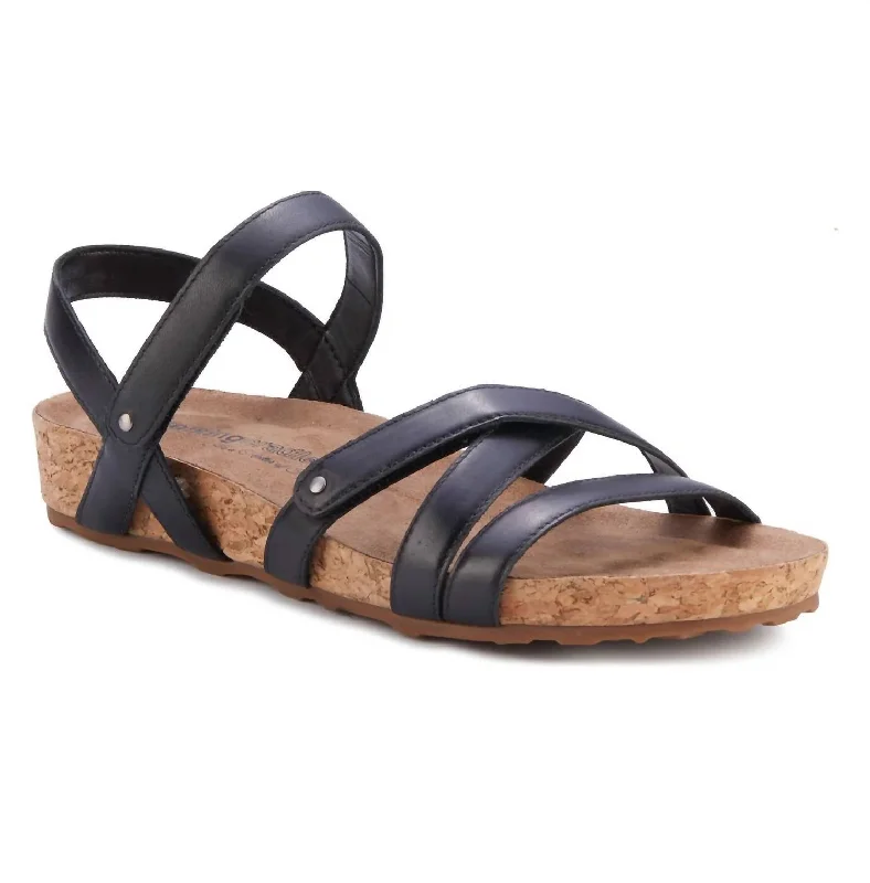 Women’S Pool Sandal - Ww Width In Black