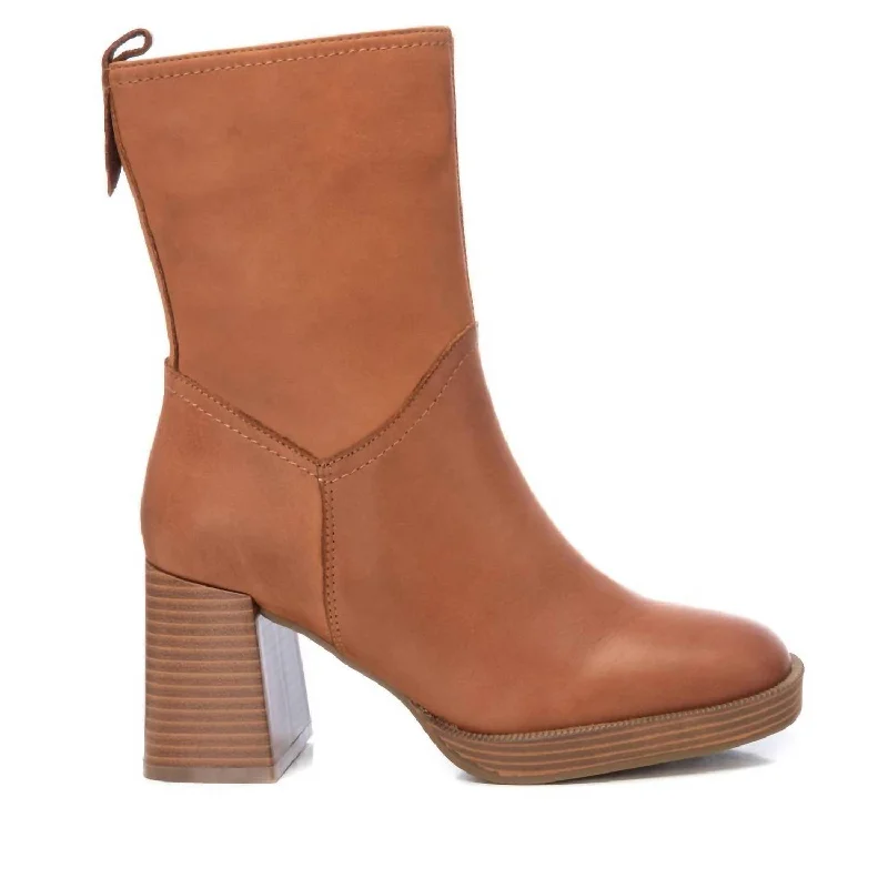 Carmela Collection Leather Booties In Camel