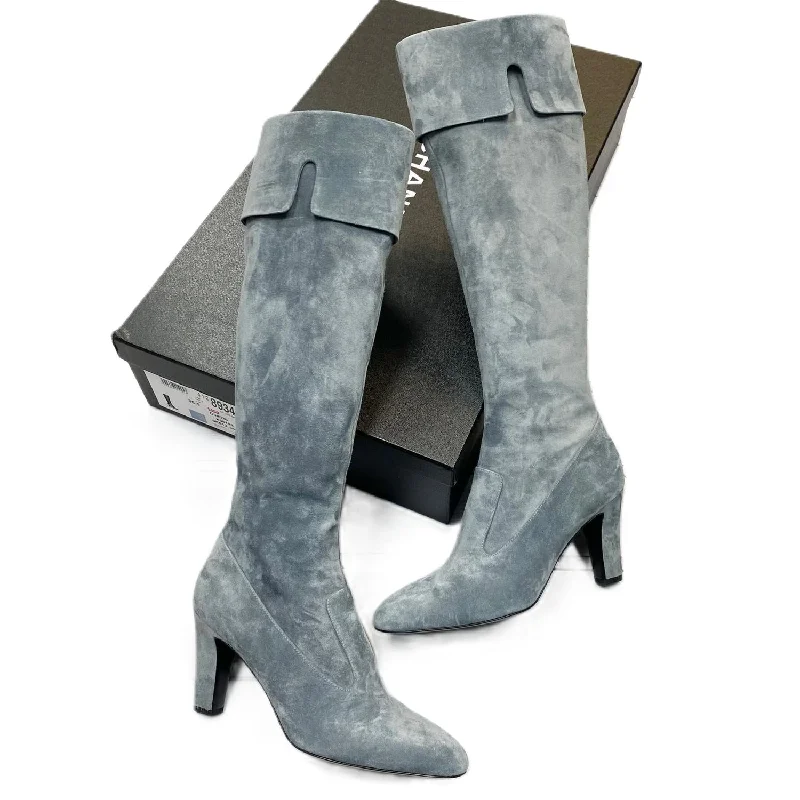 Pre-Loved Women's Luxury Designer Boots In Grey